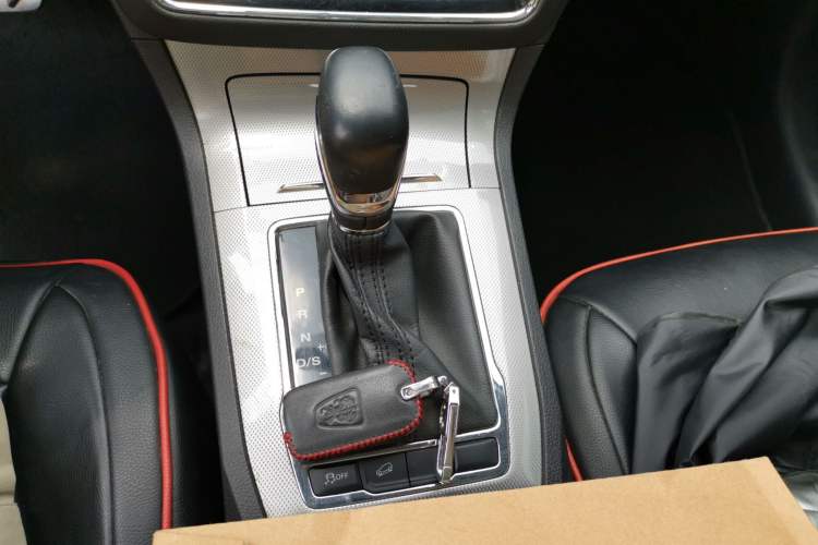 Used Roewe RX5 2016 20T Two-Wheel Drive Automatic Internet Smart Edition Gear Lever