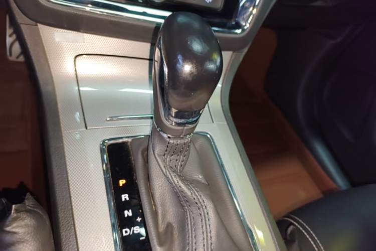 Used Roewe RX5 2016 30T Two-Wheel Drive Automatic Internet Smart Edition Gear Lever