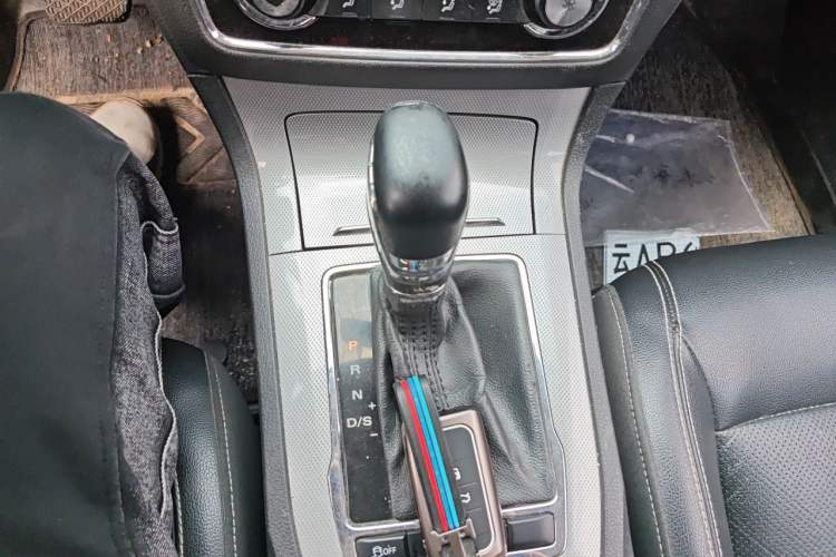 Used Roewe RX5 2016 20T Two-Wheel Drive Automatic Flagship Edition Gear Lever