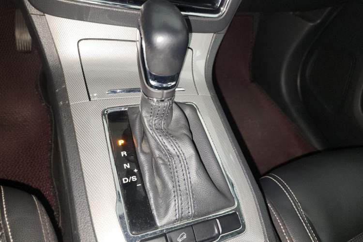 Used Roewe RX5 2016 20T Two-Wheel Drive Automatic Flagship Edition Gear Lever