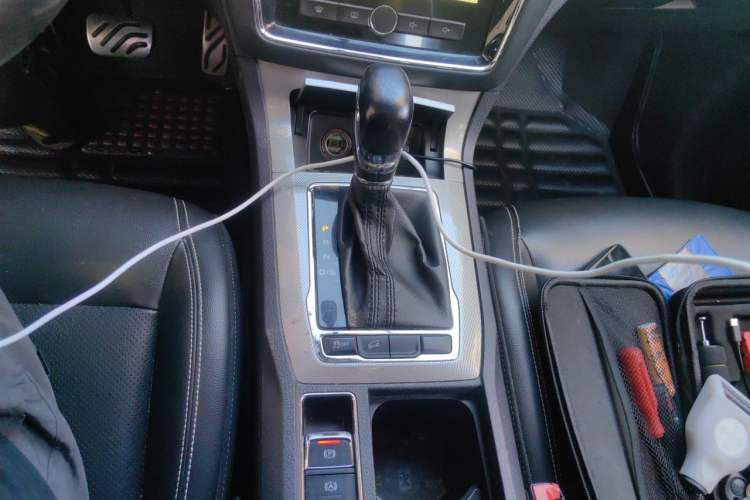 Used Roewe RX5 2016 20T Two-Wheel Drive Automatic Internet Smart Edition Gear Lever