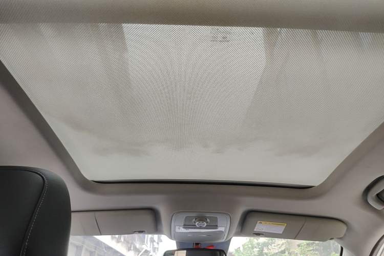 Used Roewe RX5 2016 30T Two-Wheel Drive Automatic Internet Smart Edition Headliner