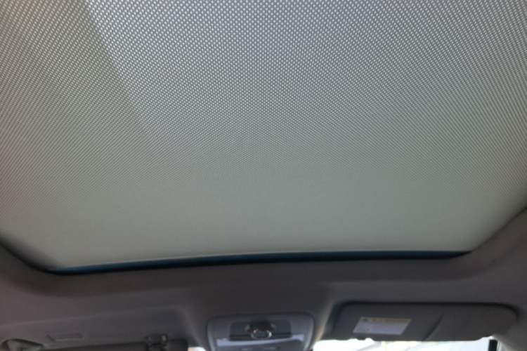 Used Roewe RX5 2016 20T Two-Wheel Drive Automatic Internet Smart Edition Headliner