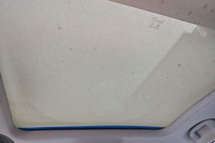 Used Roewe RX5 2016 30T Two-Wheel Drive Automatic Internet Smart Edition Headliner