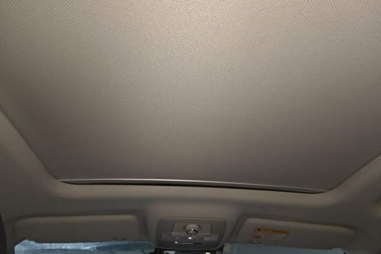 Used Roewe RX5 2016 20T Two-Wheel Drive Automatic Internet Smart Edition Headliner