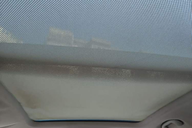 Used Roewe RX5 2016 20T Two-Wheel Drive Automatic Internet Smart Edition Headliner