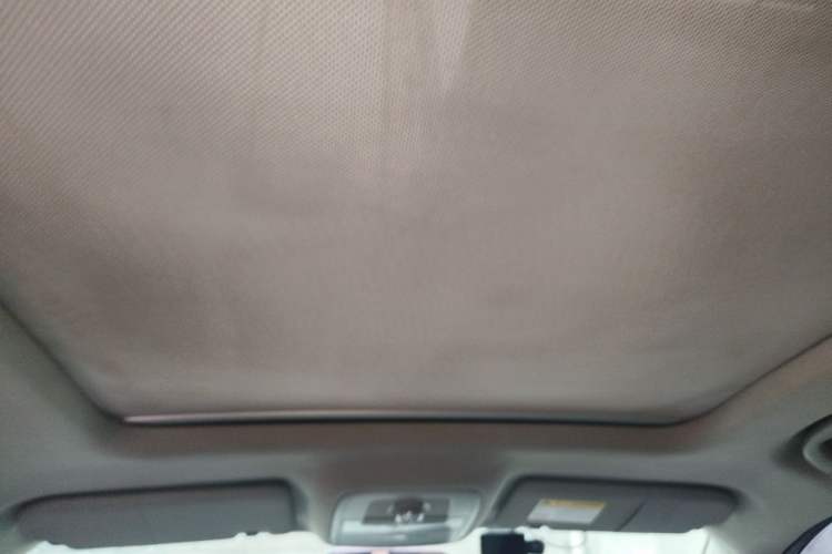 Used Roewe RX5 2016 20T Two-Wheel Drive Automatic Internet Smart Edition Headliner