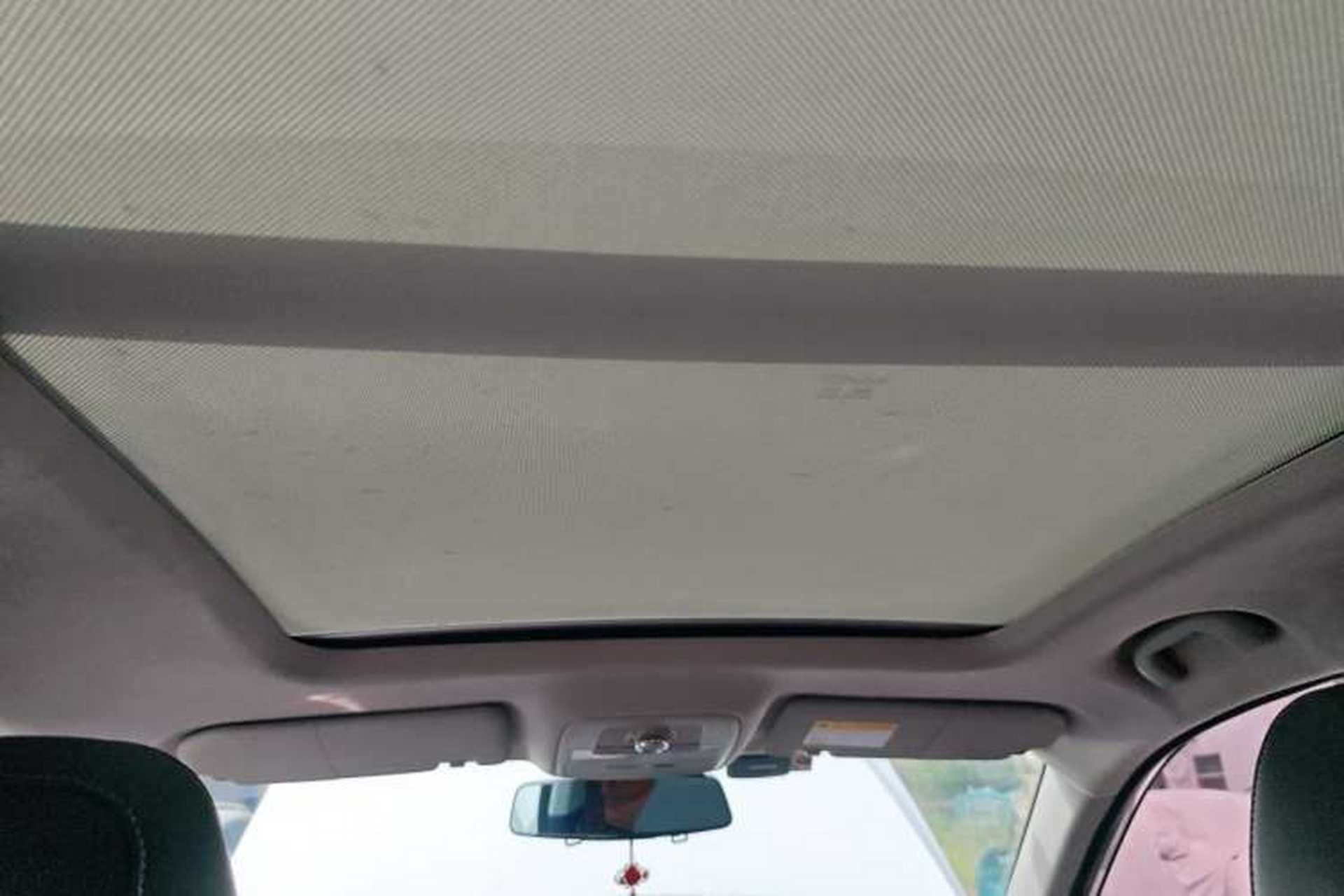 Used Roewe RX5 2016 20T Two-Wheel Drive Automatic Internet Smart Edition Headliner