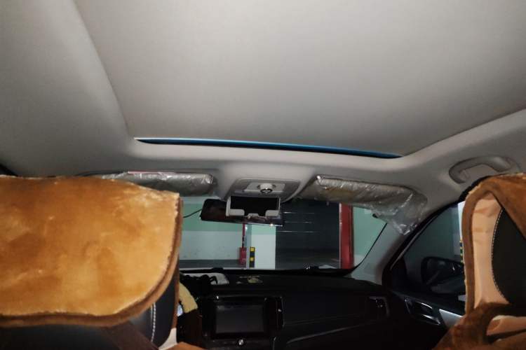 Used Roewe RX5 2016 20T Two-Wheel Drive Manual Flagship Edition Headliner