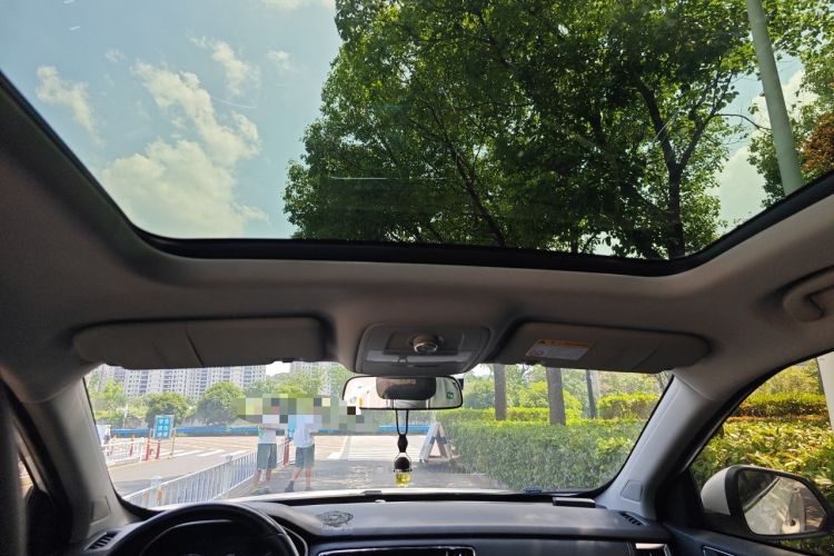 Used Roewe RX5 2016 20T Two-Wheel Drive Manual Flagship Edition Headliner