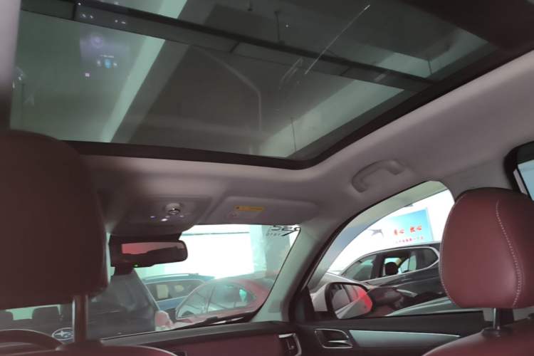 Used Roewe RX5 2016 30T Four-Wheel Drive Automatic Internet Smart Luxury Edition Headliner
