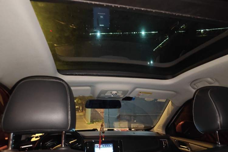 Used Roewe RX5 2016 20T Two-Wheel Drive Automatic Internet Smart Edition Headliner