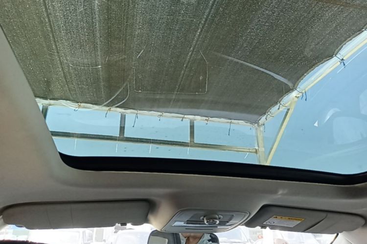 Used Roewe RX5 2016 20T Two-Wheel Drive Automatic Internet Smart Edition Headliner