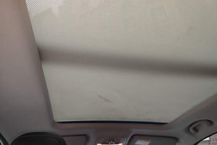 Used Roewe RX5 2016 20T Two-Wheel Drive Manual Flagship Edition Headliner