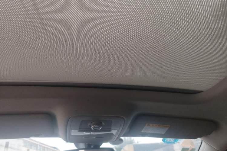Used Roewe RX5 2016 30T Two-Wheel Drive Automatic Internet Smart Edition Headliner