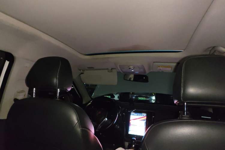 Used Roewe RX5 2016 20T Two-Wheel Drive Automatic Internet Smart Edition Headliner