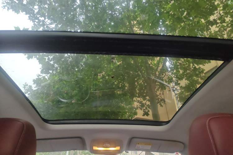 Used Roewe RX5 2016 20T Two-Wheel Drive Automatic Internet Smart Edition Headliner