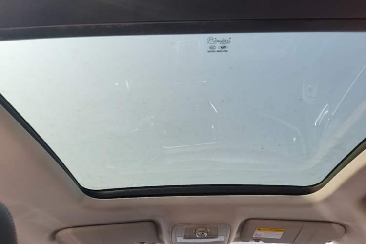 Used Roewe RX5 2016 20T Two-Wheel Drive Automatic Internet Smart Edition Headliner