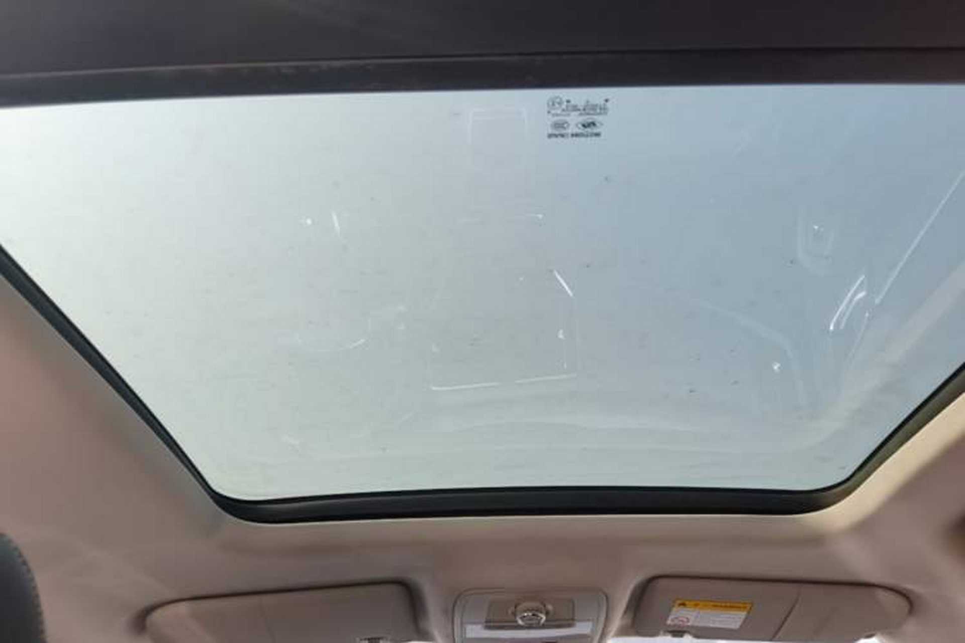 Used Roewe RX5 2016 20T Two-Wheel Drive Automatic Internet Smart Edition Headliner