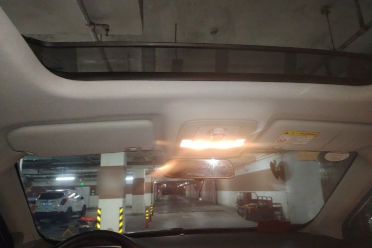Used Roewe RX5 2016 20T Two-Wheel Drive Automatic Flagship Edition Headliner
