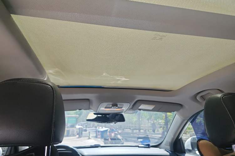 Used Roewe RX5 2016 20T Two-Wheel Drive Manual Flagship Edition Headliner