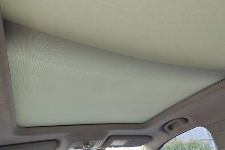 Used Roewe RX5 2016 20T Two-Wheel Drive Automatic Flagship Edition Headliner