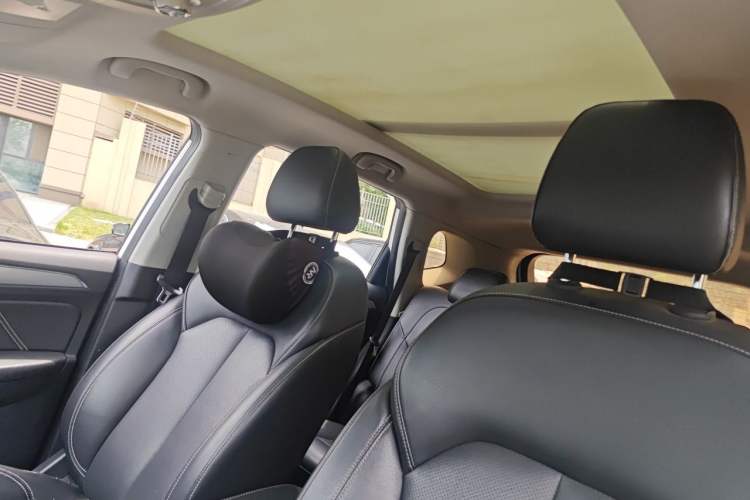 Used Roewe RX5 2016 20T Two-Wheel Drive Automatic Internet Smart Edition Headliner