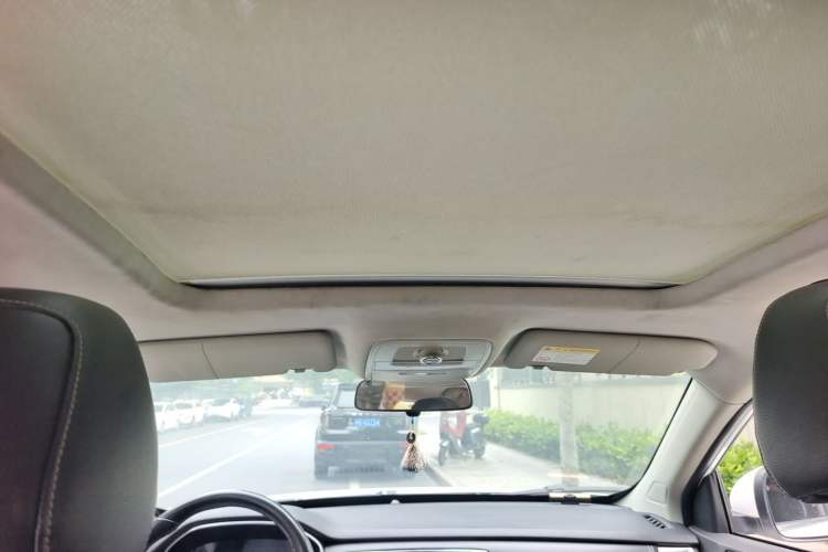 Used Roewe RX5 2016 20T Two-Wheel Drive Automatic Internet Smart Edition Headliner