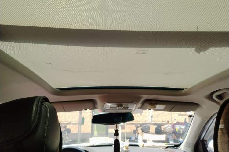 Used Roewe RX5 2016 20T Two-Wheel Drive Automatic Internet Smart Edition Headliner