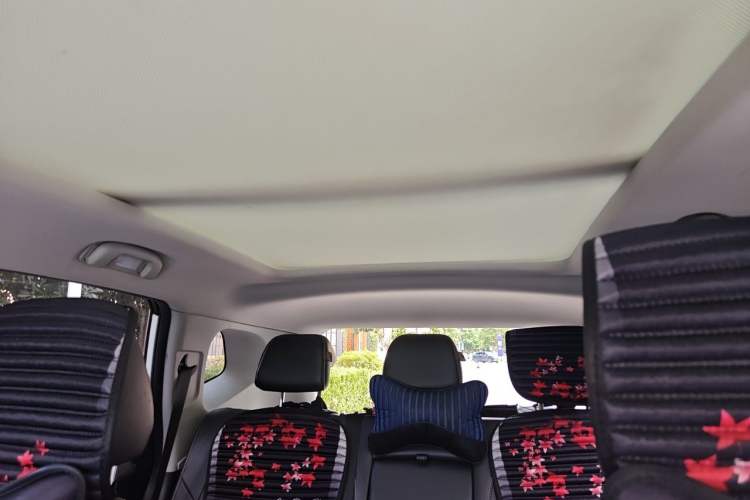 Used Roewe RX5 2016 20T Two-Wheel Drive Automatic Internet Smart Edition Headliner