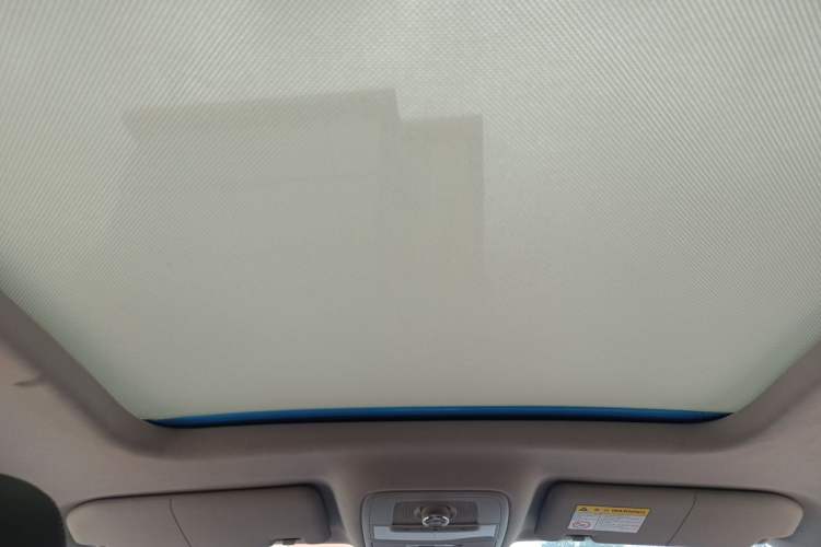 Used Roewe RX5 2016 20T Two-Wheel Drive Automatic Internet Smart Edition Headliner