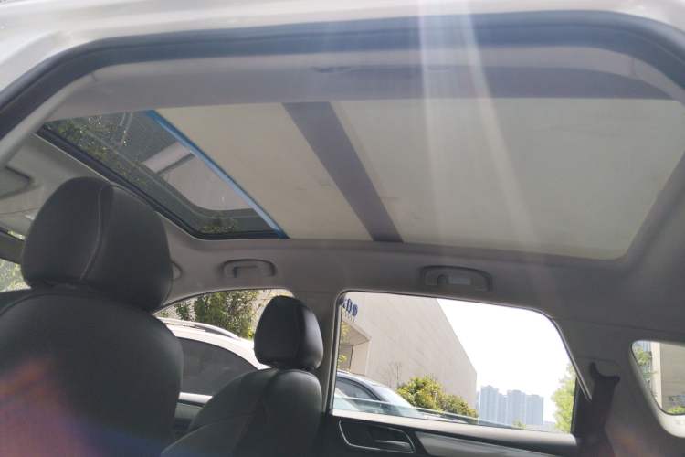 Used Roewe RX5 2016 20T Two-Wheel Drive Automatic Internet Smart Edition Headliner