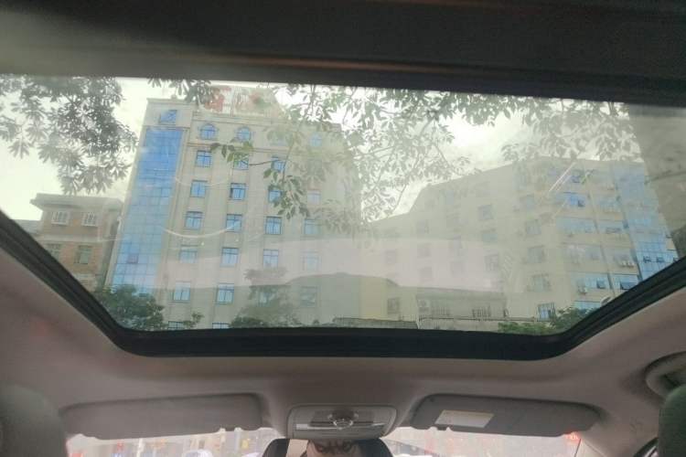 Used Roewe RX5 2016 20T Two-Wheel Drive Automatic Flagship Edition Headliner
