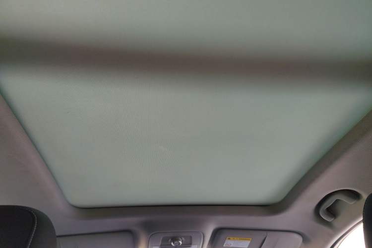 Used Roewe RX5 2016 20T Two-Wheel Drive Automatic Internet Smart Edition Headliner