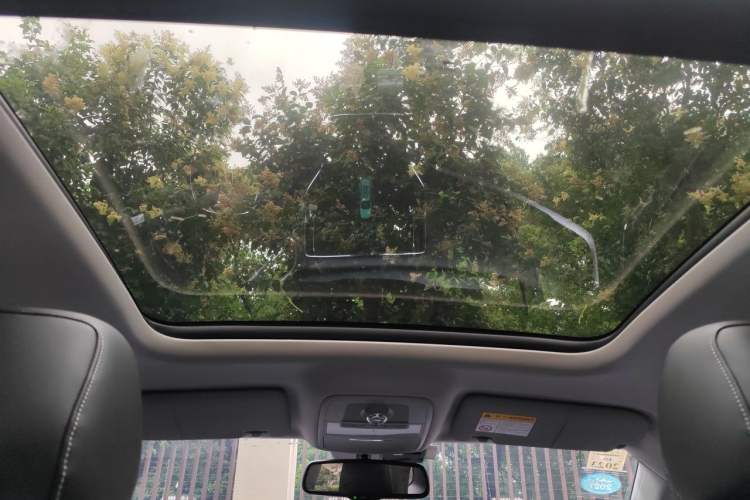 Used Roewe RX5 2016 30T Two-Wheel Drive Automatic Internet Smart Edition Headliner