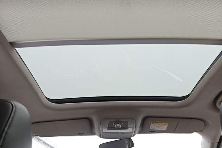 Used Roewe RX5 2016 20T Two-Wheel Drive Automatic Internet Smart Edition Headliner