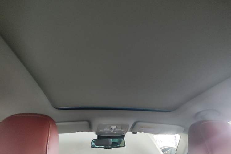 Used Roewe RX5 2016 30T Four-Wheel Drive Automatic Internet Smart Luxury Edition Headliner