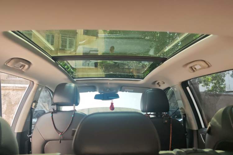 Used Roewe RX5 2016 20T Two-Wheel Drive Manual Flagship Edition Headliner