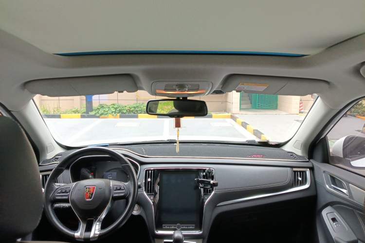 Used Roewe RX5 2016 30T Two-Wheel Drive Automatic Internet Smart Edition Headliner