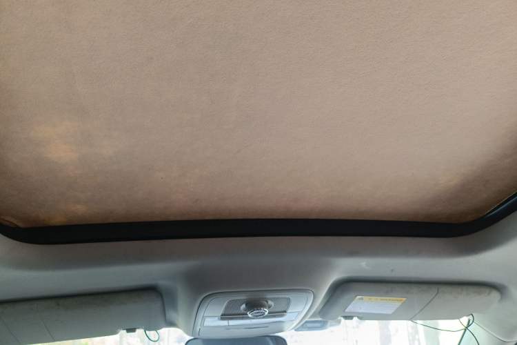 Used Roewe RX5 2016 20T Two-Wheel Drive Automatic Internet Smart Edition Headliner