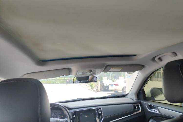 Used Roewe RX5 2016 20T Two-Wheel Drive Automatic Internet Smart Edition Headliner