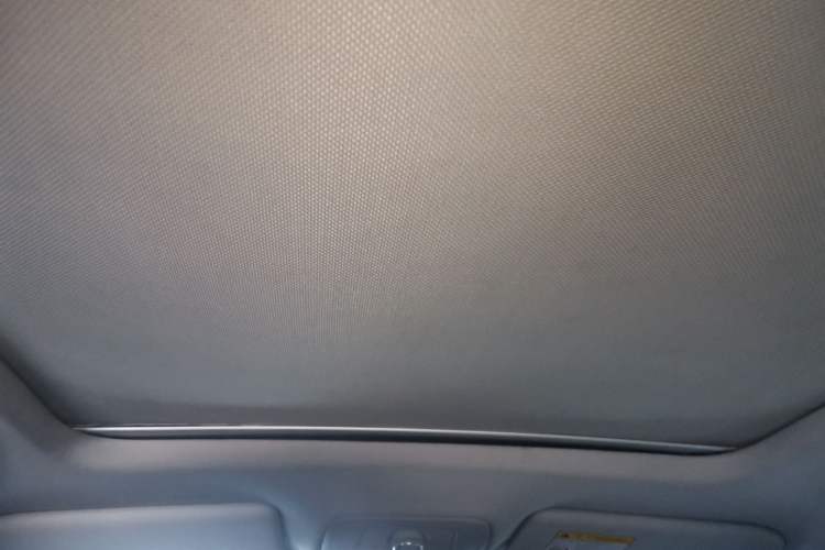 Used Roewe RX5 2016 20T Two-Wheel Drive Automatic Internet Smart Edition Headliner