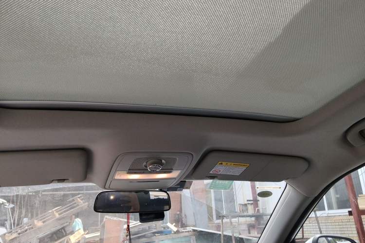 Used Roewe RX5 2016 20T Two-Wheel Drive Automatic Internet Smart Edition Headliner