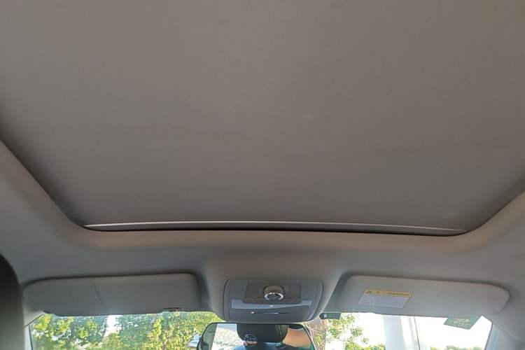 Used Roewe RX5 2016 20T Two-Wheel Drive Automatic Internet Smart Edition Headliner