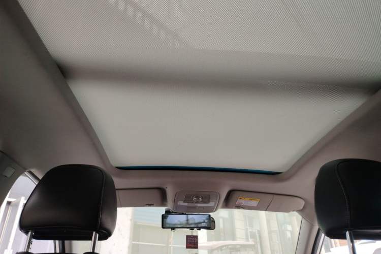 Used Roewe RX5 2016 20T Two-Wheel Drive Manual Flagship Edition Headliner