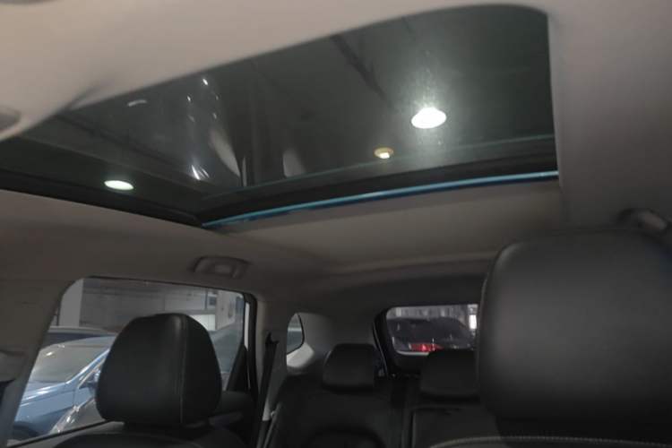Used Roewe RX5 2016 20T Two-Wheel Drive Automatic Flagship Edition Headliner