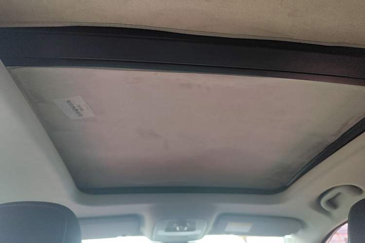 Used Roewe RX5 2016 20T Two-Wheel Drive Automatic Internet Smart Edition Headliner