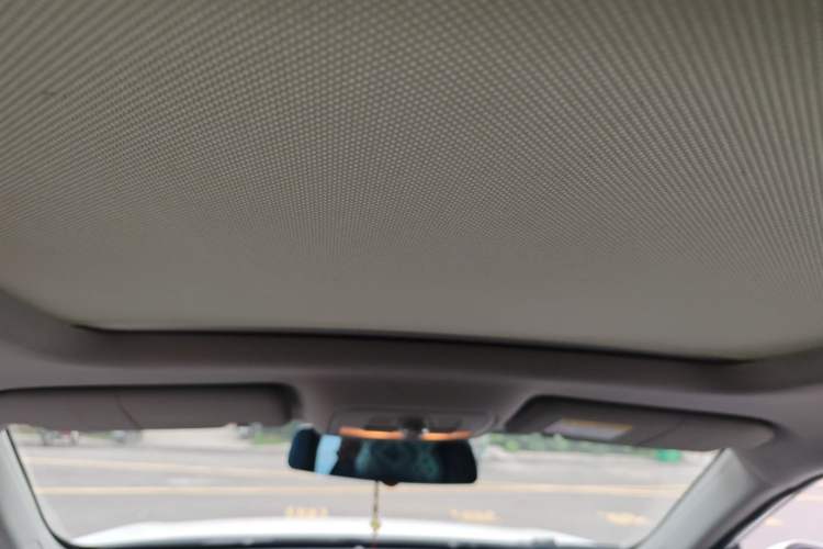 Used Roewe RX5 2016 20T Two-Wheel Drive Automatic Internet Smart Edition Headliner