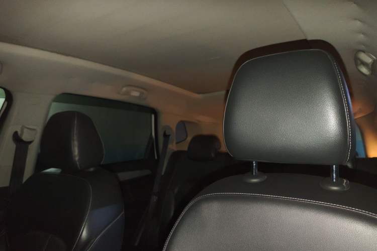 Used Roewe RX5 2016 20T Two-Wheel Drive Automatic Internet Smart Edition Headliner
