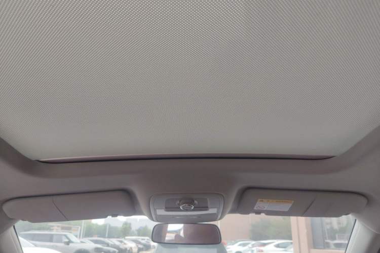 Used Roewe RX5 2016 20T Two-Wheel Drive Manual Transmission Internet Smart Edition Headliner
